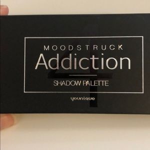 Younique Moodstruck Addiction Shadow Palette 4